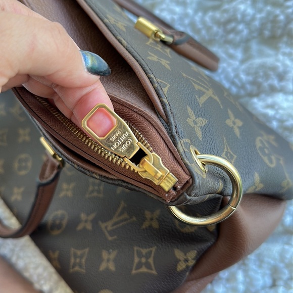 Louis Vuitton Pallas MM in great used condition. - Picture 15 of 16